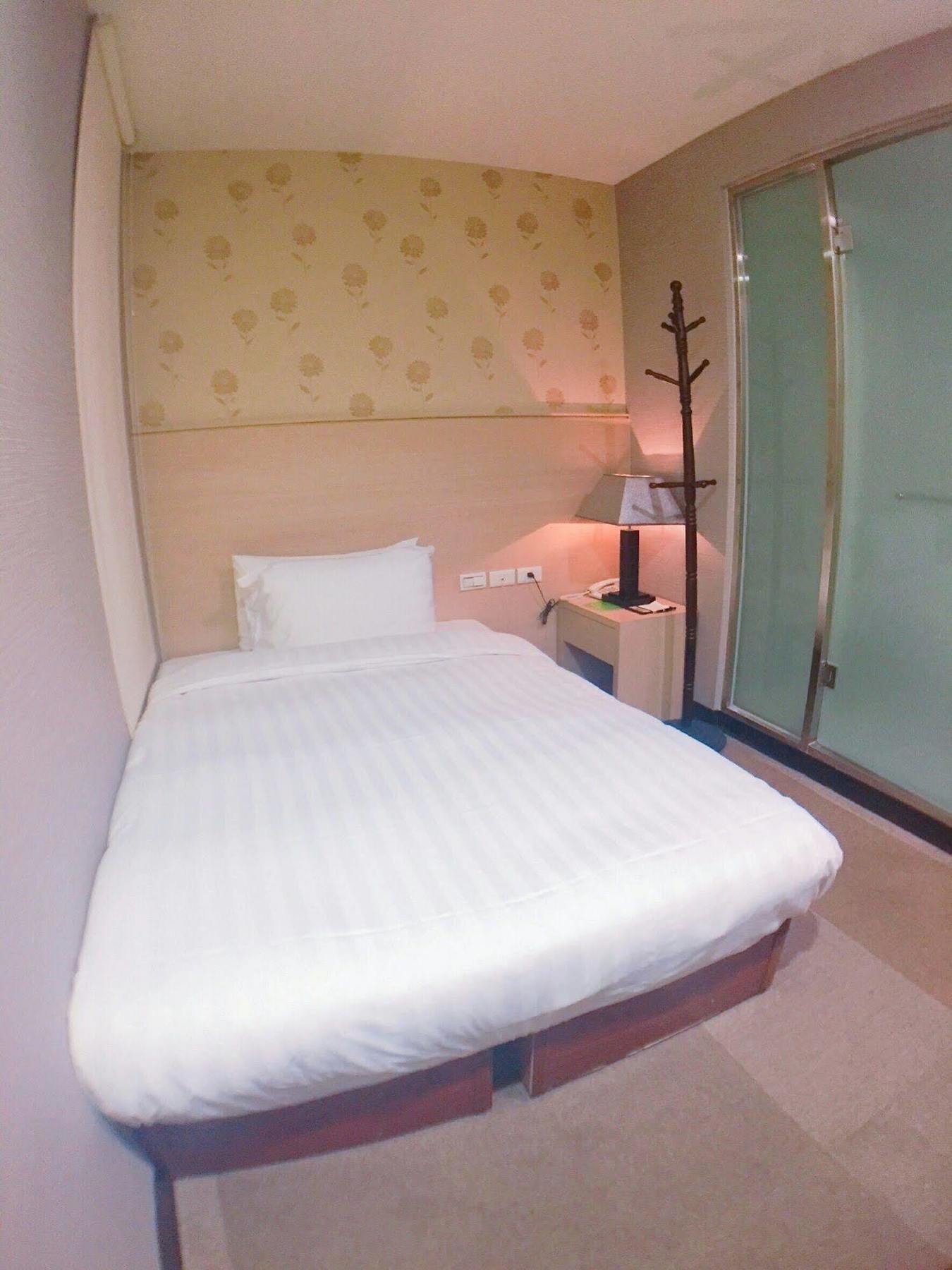 รอยัลโฮเต็ล Hotel ไทเป ภายนอก รูปภาพ